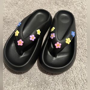 Women's Cute Floral Decor Flip Flops,
